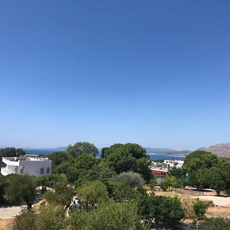 Peacock بيت ضيافة *